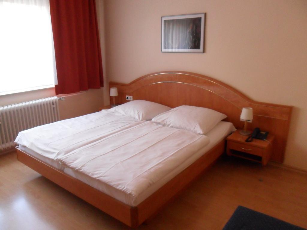 Hotel Europa Пфорцхайм Стая снимка