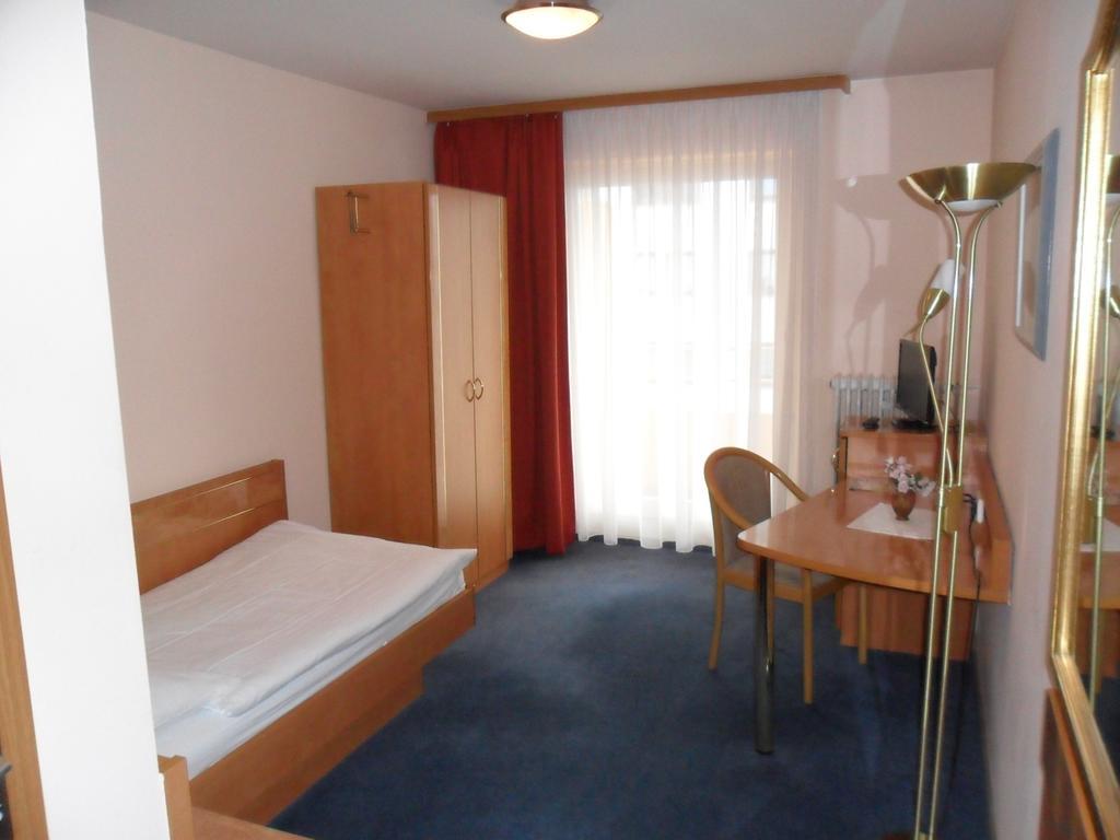 Hotel Europa Пфорцхайм Екстериор снимка