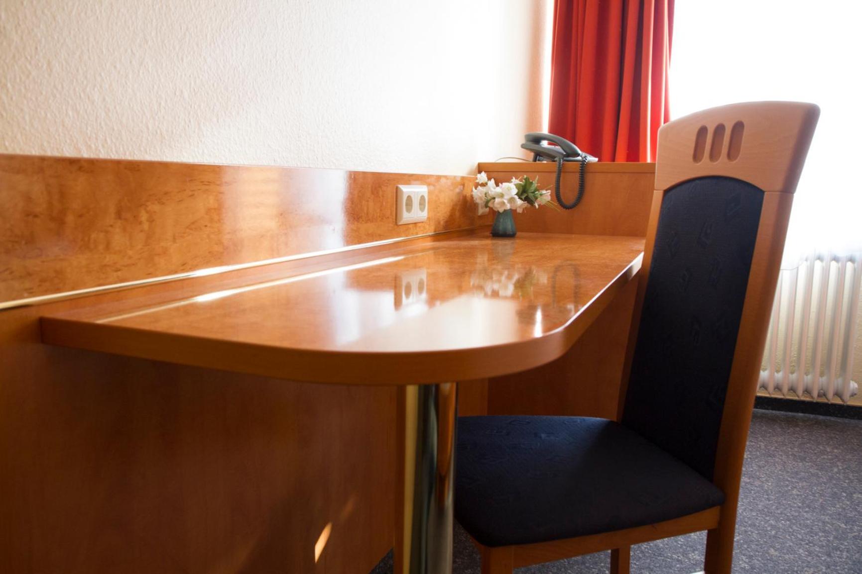 Hotel Europa Пфорцхайм Екстериор снимка