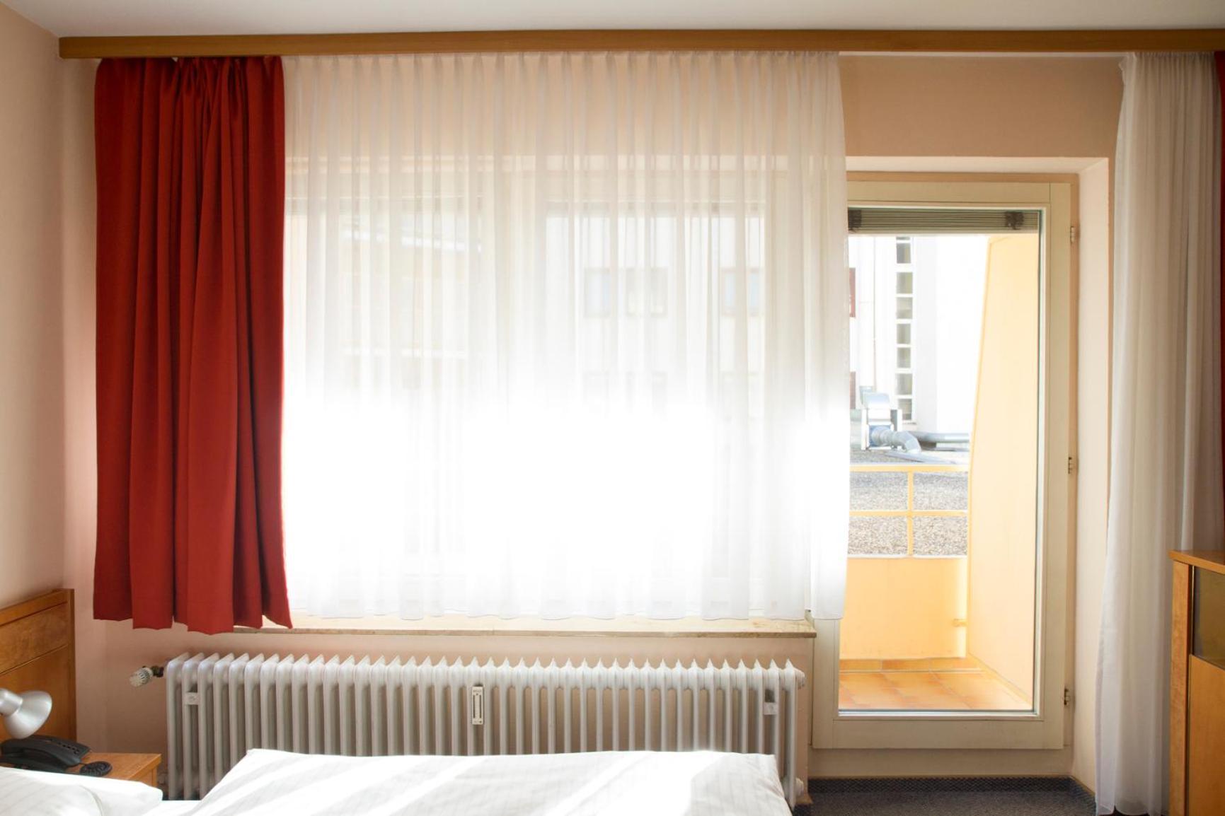 Hotel Europa Пфорцхайм Екстериор снимка