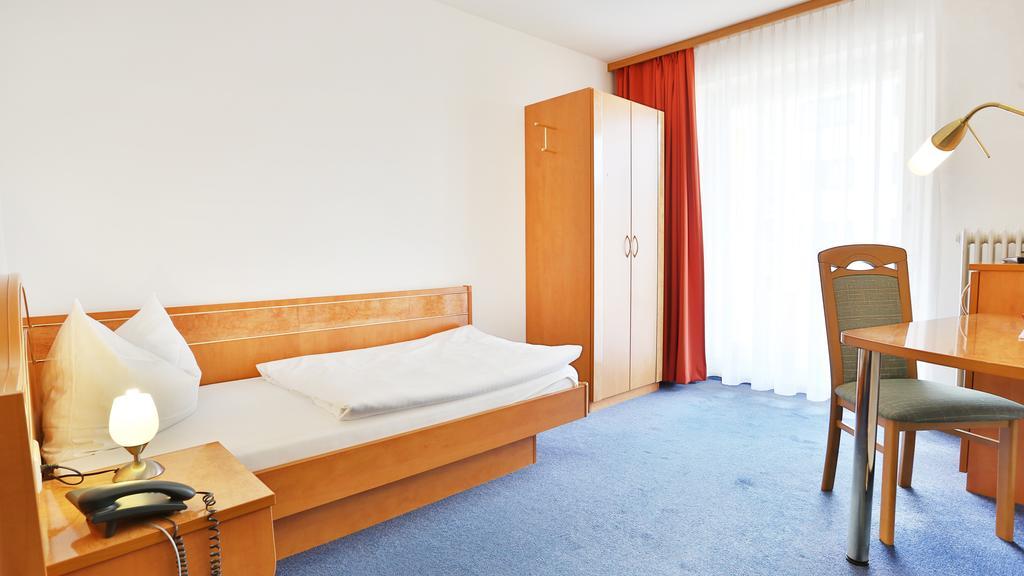 Hotel Europa Пфорцхайм Екстериор снимка