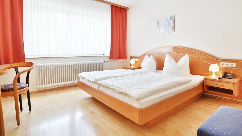 Hotel Europa Пфорцхайм Екстериор снимка