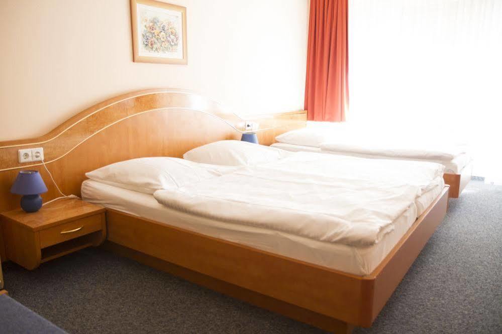 Hotel Europa Пфорцхайм Екстериор снимка