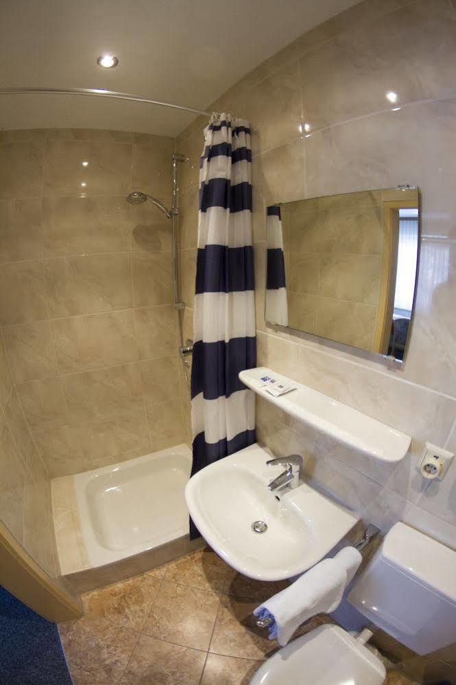 Hotel Europa Пфорцхайм Екстериор снимка