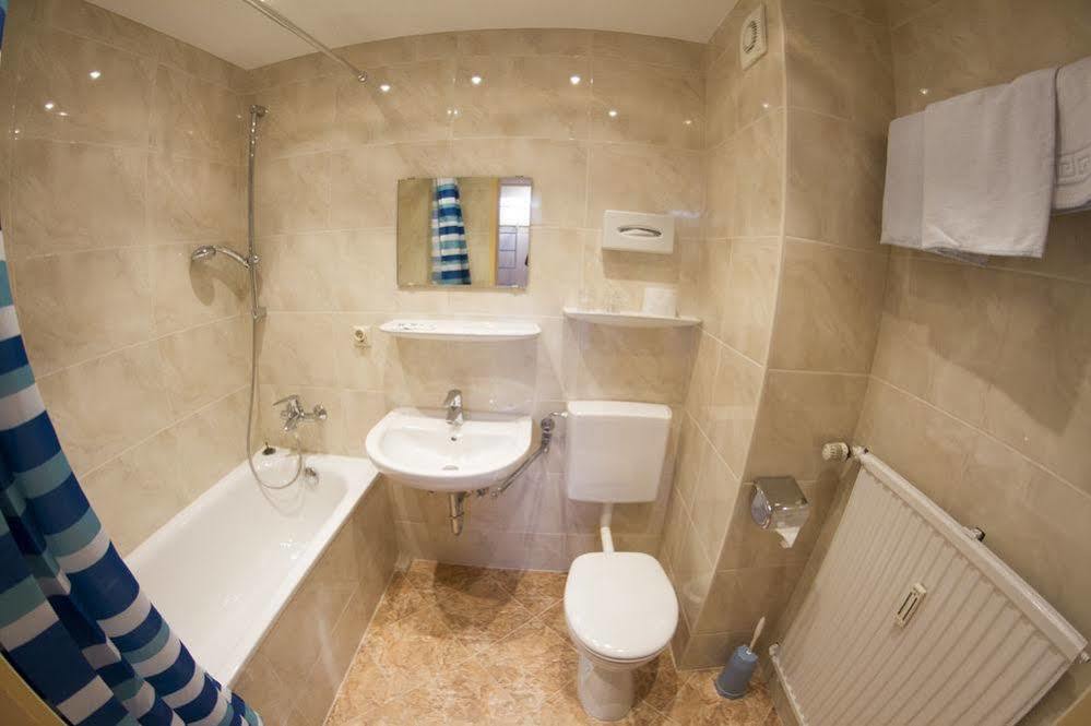 Hotel Europa Пфорцхайм Екстериор снимка